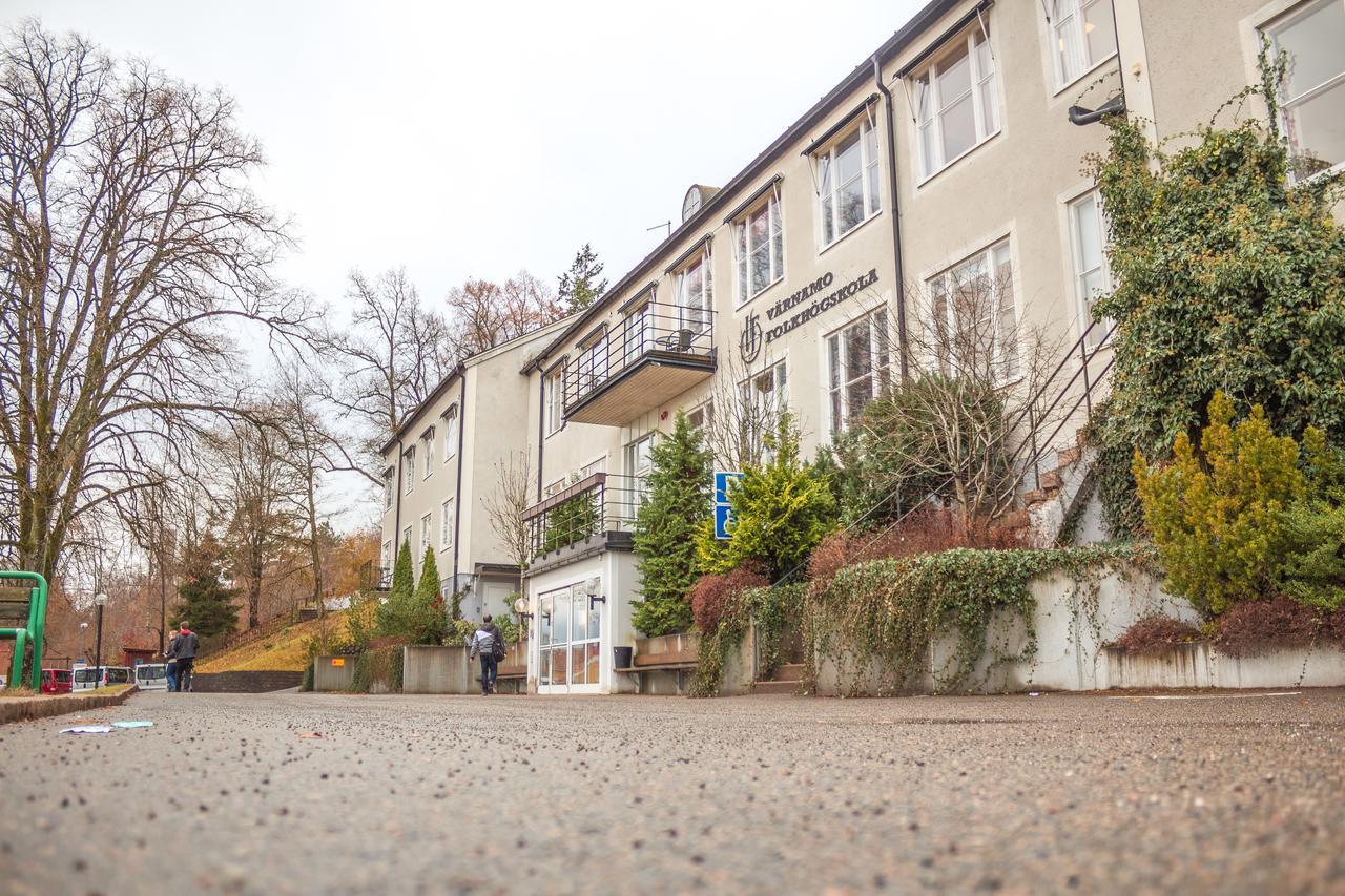 Vaernamo Folkhoegskolas Vandrarhem Exterior foto